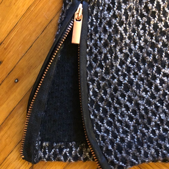 Isle by Melis Kozan Textured Dressy Top - Picture 3 of 5